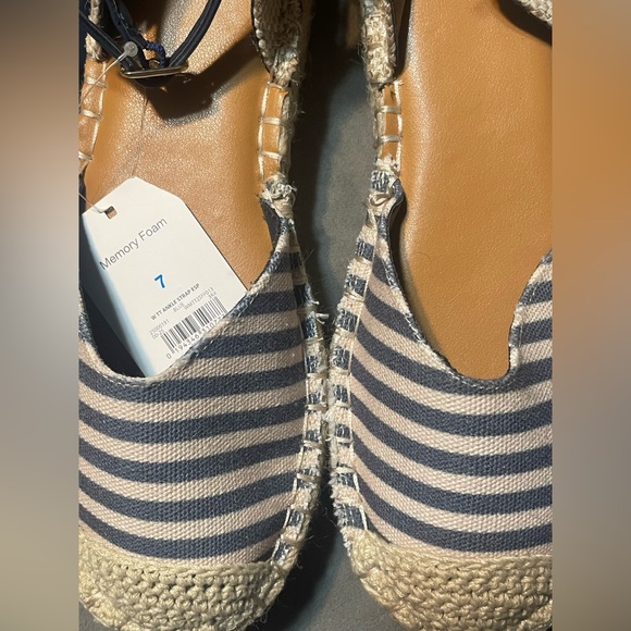 Time and Tru Women's Navy and White Espadrilles! Size 7! NWT! - Picture 5 of 8